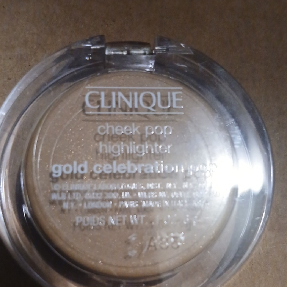 Clinique Shimmering Gold Highlighter - Picture 2 of 2